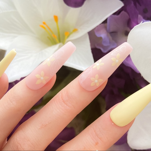 Pastel Flower & Butterfly Press-On Nails - Picture 2 of 6